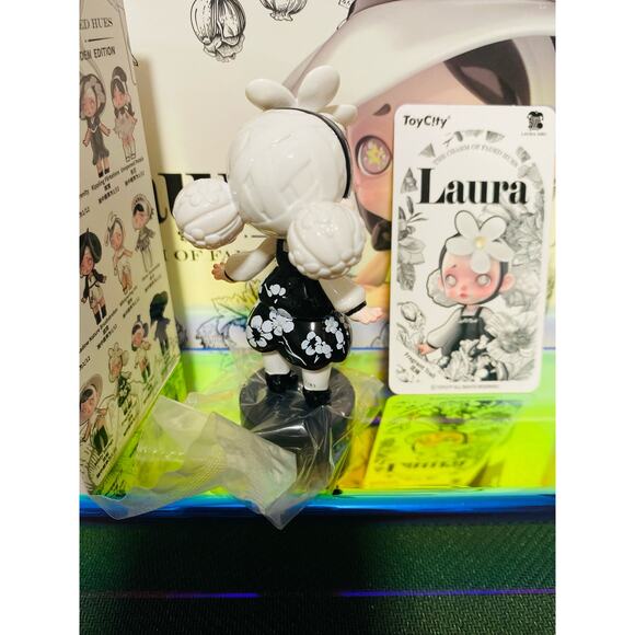 Laura The Charm of Faded Hues Blind Box Fragrant Trail - Picture 4 of 4